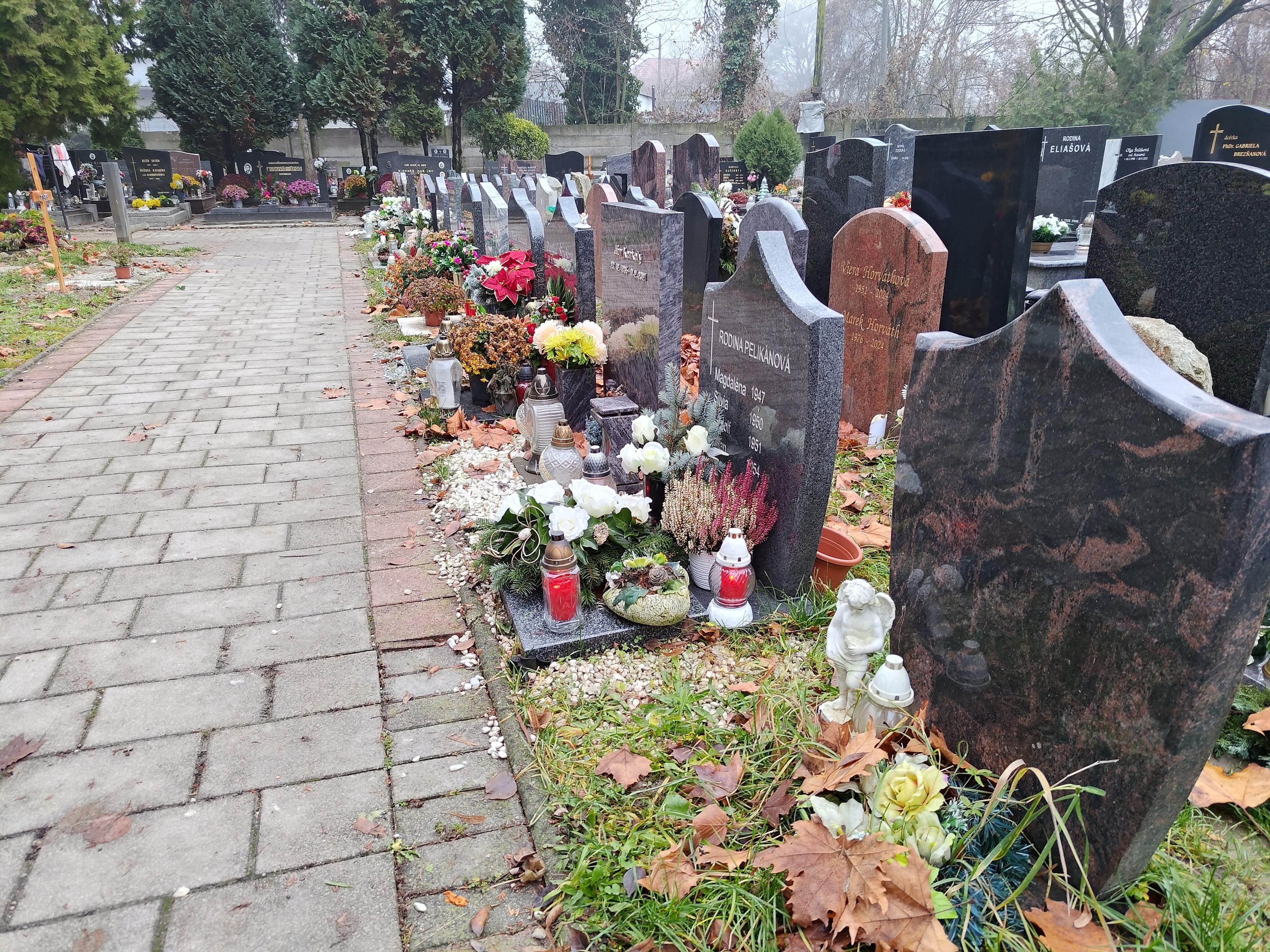 Hotové komplety EKO urnových miest